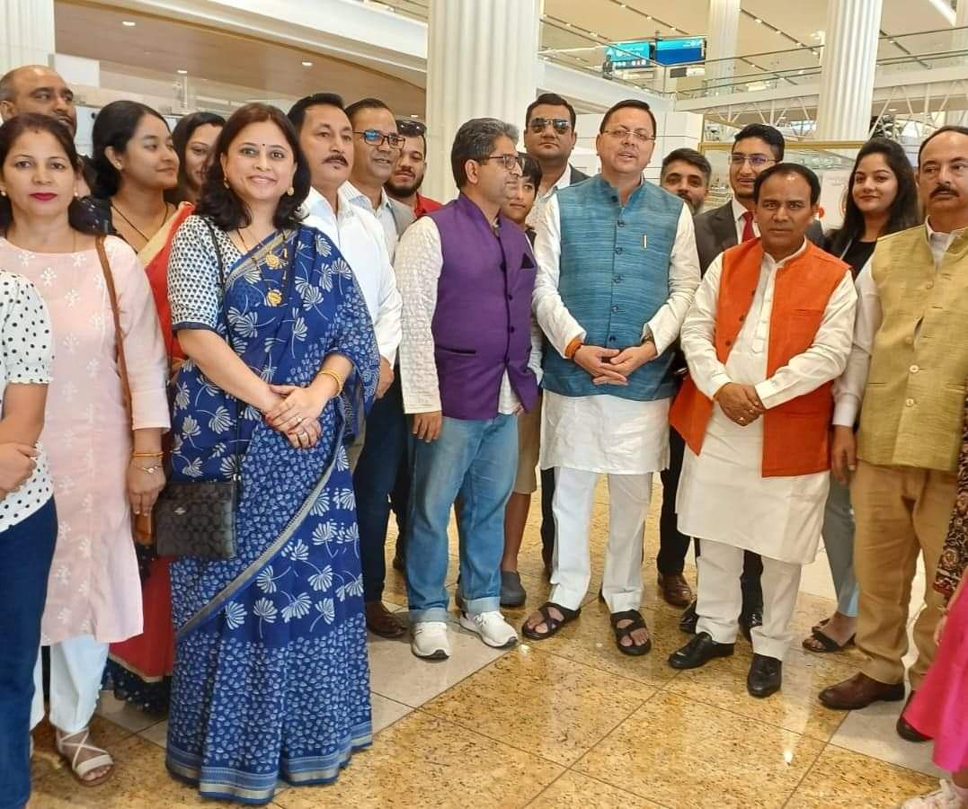 “इन्वेस्ट इन उत्तराखण्ड”अभियान में प्रतिभाग करने के लिए दुबई पहुंचे मुख्यमंत्री धामी का स्वगात करते प्रवासी भारतीये