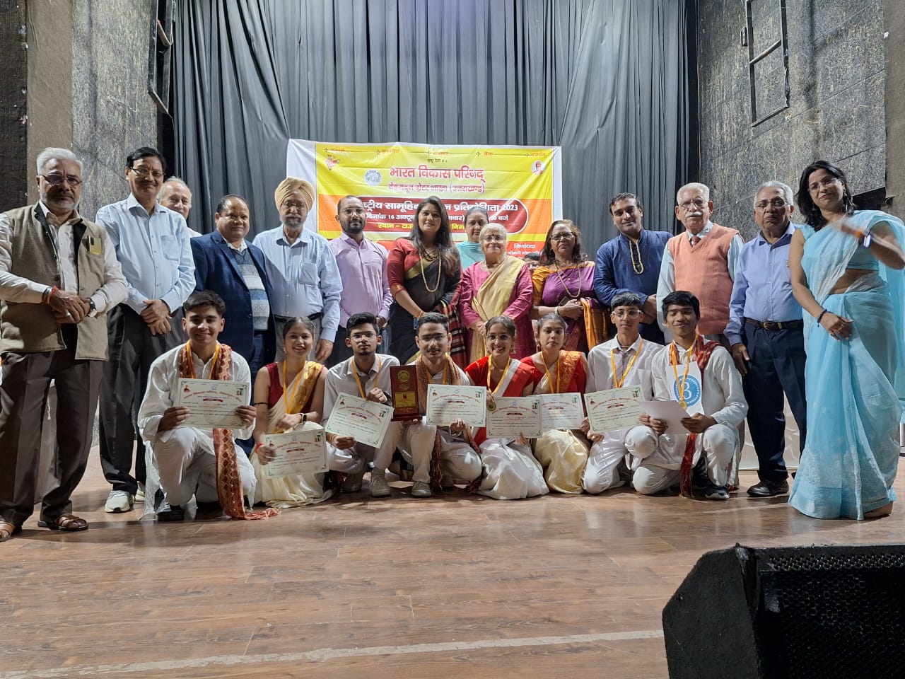 राष्ट्रीय सामूहिक गायन प्रतियोगिता में एस जी आर आर पब्लिक स्कूल, रेसकोर्स रहा प्रथम