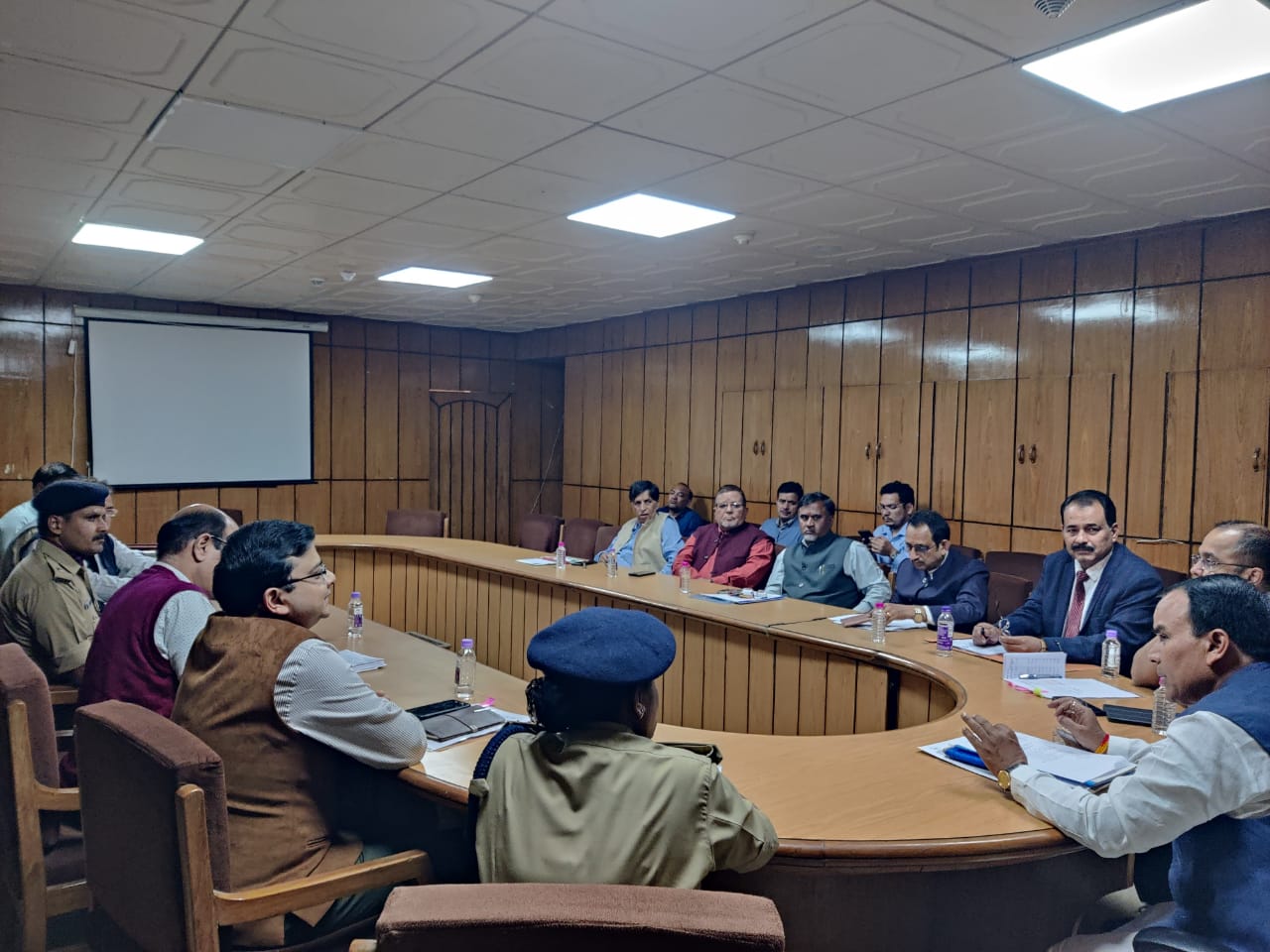 खाद्य पदार्थों में मिलावट रोकने को चलायें विशेष अभियानः डॉ. धन सिंह रावत