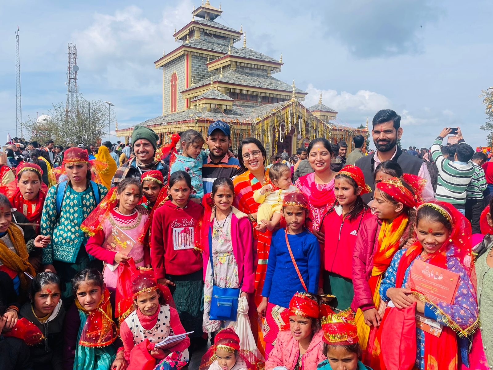 प्रसिद्ध सिद्धपीठ माँ सुरकण्डा देवी मन्दिर में 101 कन्याओं का किया गया पूजन