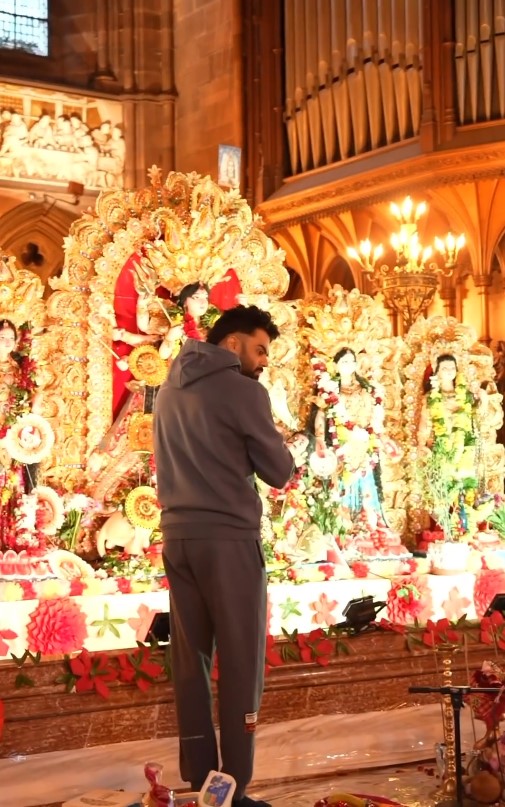 ए टच ऑफ इंडिया इन ग्लासगो : मनीष पॉल ने शूटिंग के बीच दुर्गा पूजा मनाने का अपना अनुभव साझा किया