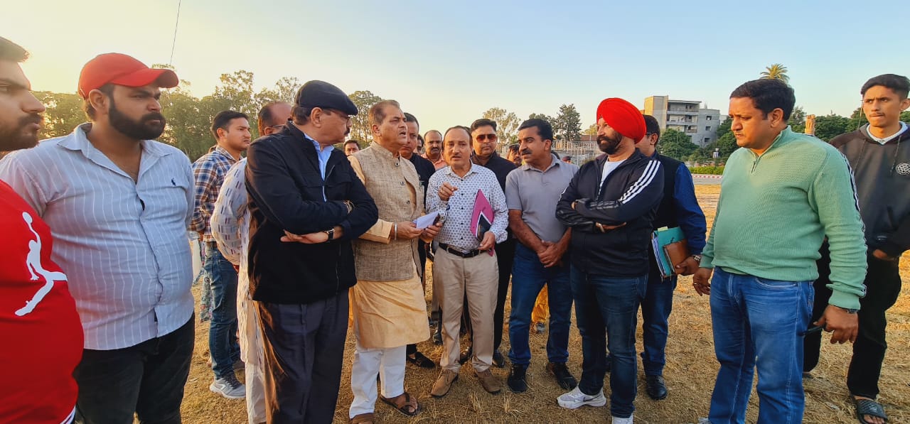 शहरी विकास मंत्री डॉ प्रेमचंद अग्रवाल ने दशहरे के बाद परेड ग्राउंड में हुए नुकसान का किया निरीक्षण