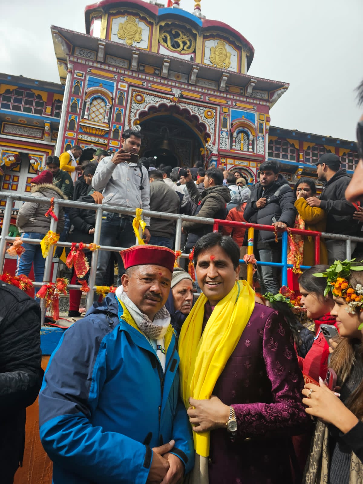 श्री बदरीनाथ-केदारनाथ धाम दर्शन को पहुंचे कवि राजनीतिज्ञ डा. कुमार विश्वास