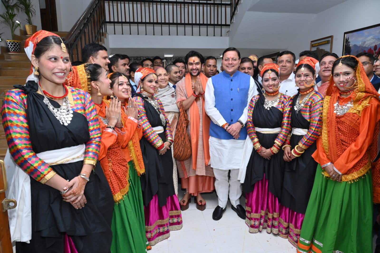 मुख्यमंत्री ने बागेश्वर धाम के पीठाधीश्वर पं0 धीरेन्द्र शास्त्री को बताया सनातन संस्कृति का संरक्षक