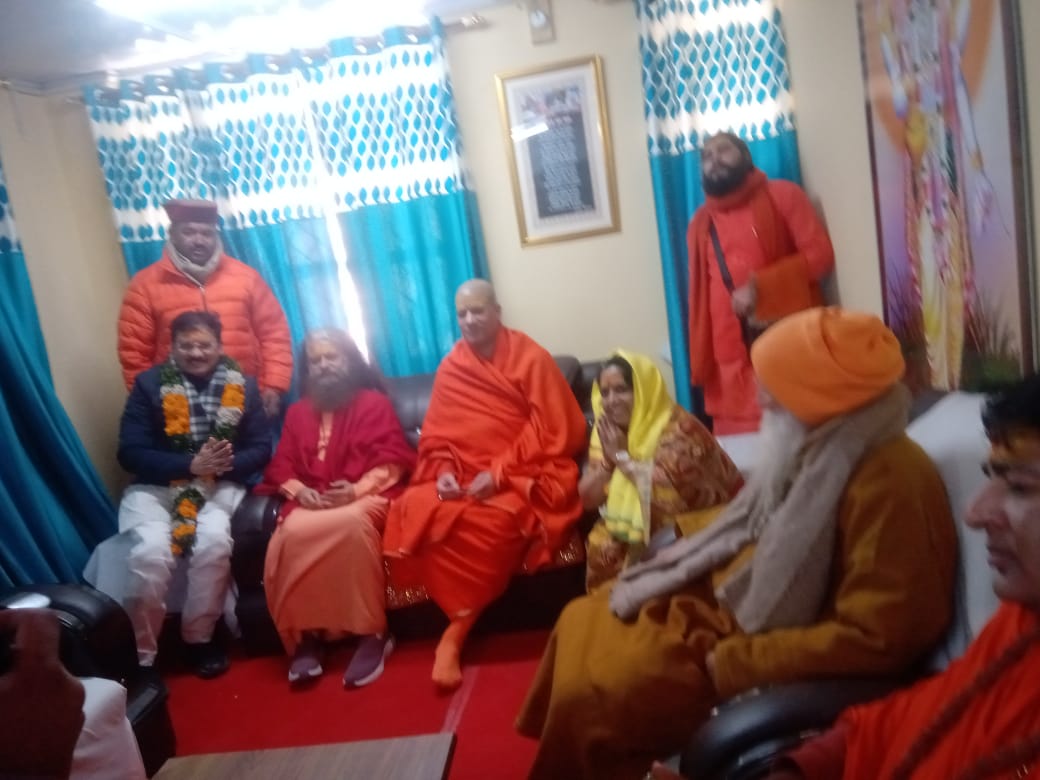 बदरी- केदार यात्रा पर पहुंचे बागेश्वर सरकार समेत अन्य संतों ने की बीकेटीसी अध्यक्ष अजेंद्र की सराहना