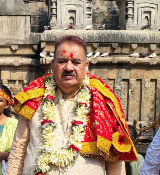 कृषि मंत्री गणेश जोशी ने असम में नीलांचल एवं नीलशैल पर्वतमालाओं पर स्थित मां कामाख्या माता के किए दर्शन