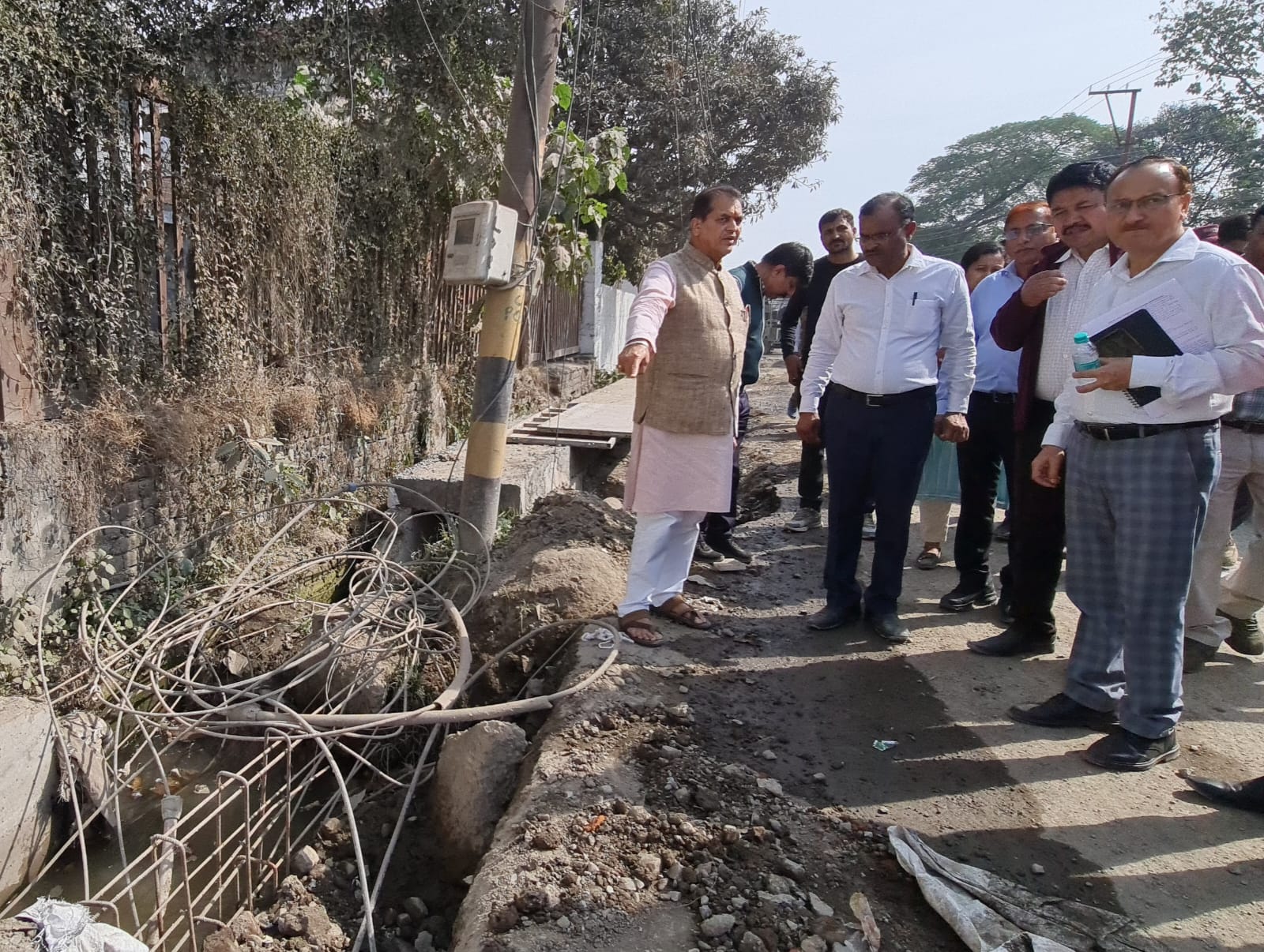 शहरी विकास मंत्री डॉ प्रेमचंद अग्रवाल ने सीएमआई हॉस्पिटल के समीप निर्माणाधीन ग्रीन बिल्डिंग का किया निरीक्षण