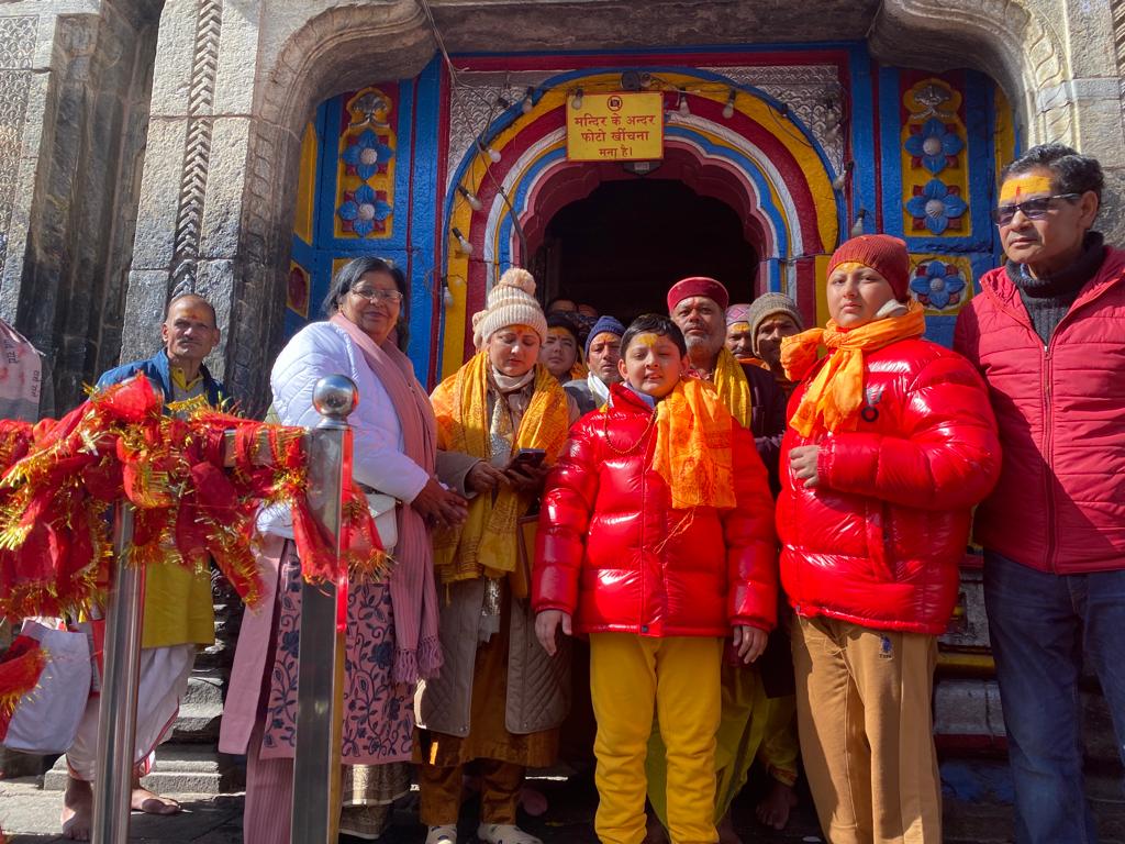 श्री बदरीनाथ- केदारनाथ दर्शन को पहुंचा मुख्यमंत्री परिवार