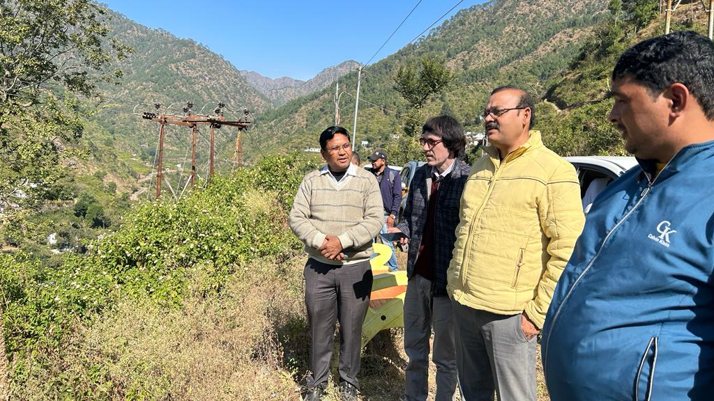 अपर सचिव सहकारिता द्वारा लापरवाही पर समिति सचिव को किया निलंबित