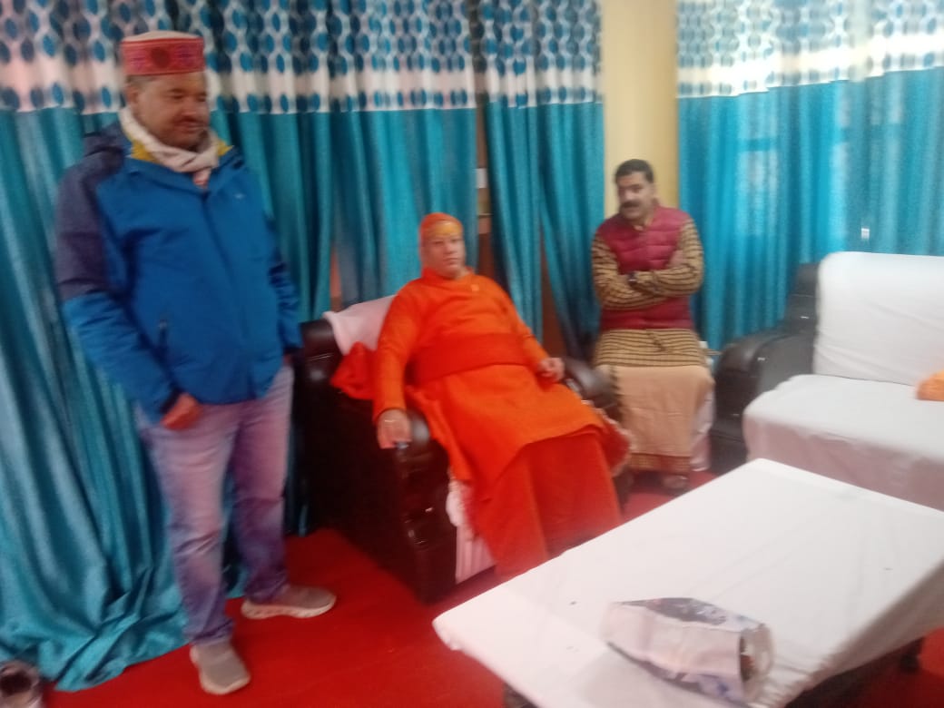 भगवान बदरीविशाल के दर्शन को पहुंचे निरंजनी अखाड़ा महामंडलेश्वर स्वामी कैलाशानंद गिरी जी महाराज