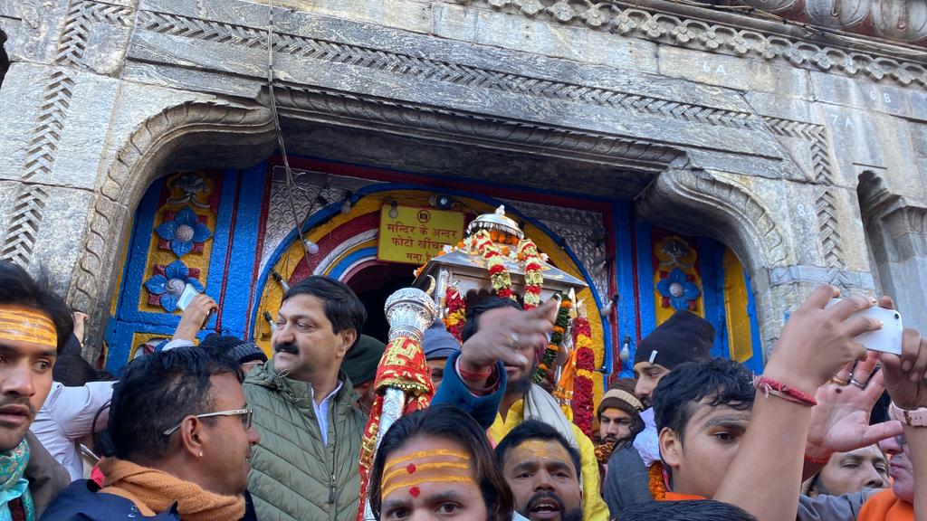 भारतीय सेना के बैंड के भक्तिमय स्वर लहरियों के बीच श्री केदारनाथ धाम के कपाट शीतकाल के लिए बंद