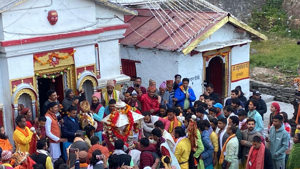 भगवान केदारनाथ की पंचमुखी विग्रह देवडोली गुप्तकाशी पहुंची
