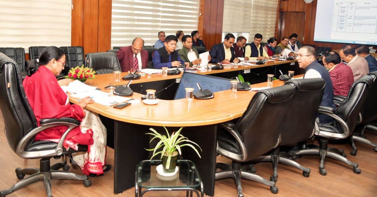 अपर मुख्य सचिव राधा रतूड़ी ने मुख्यमंत्री द्वारा की गई घोषणाओं की प्रगति की समीक्षा की
