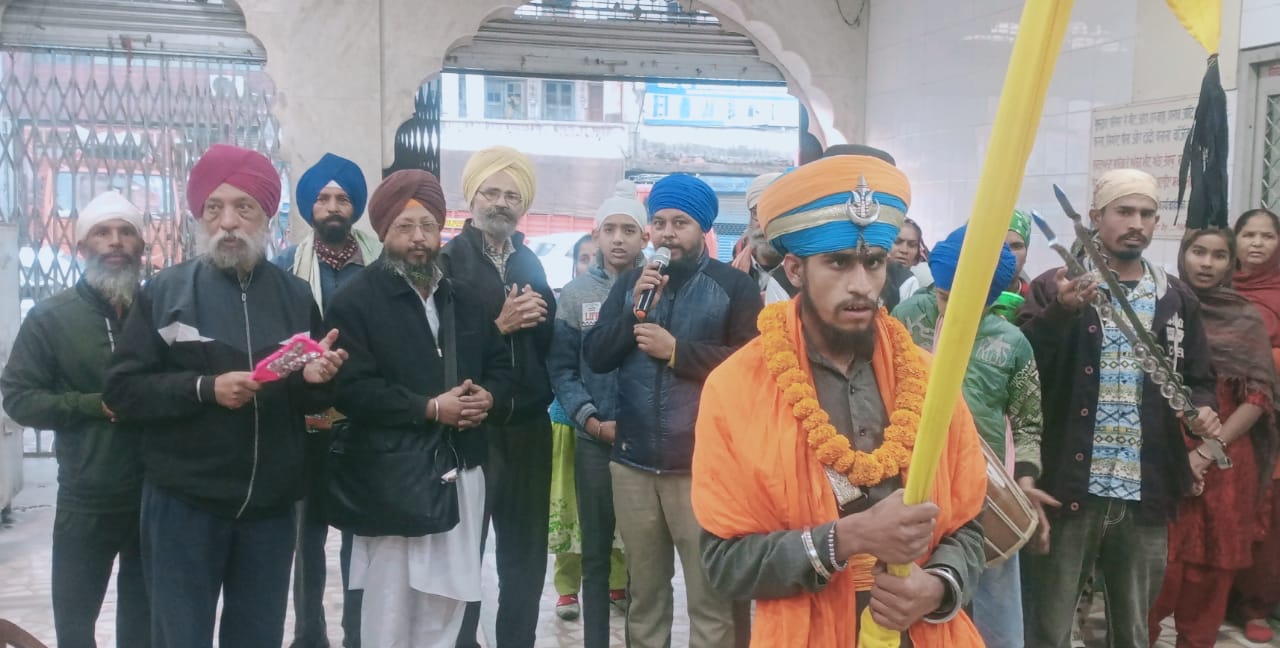 गुरु नानक देव के प्रकाश पर्व के उपलक्ष्य में सिख सेवक जत्थे ने निकाली प्रभात फेरी