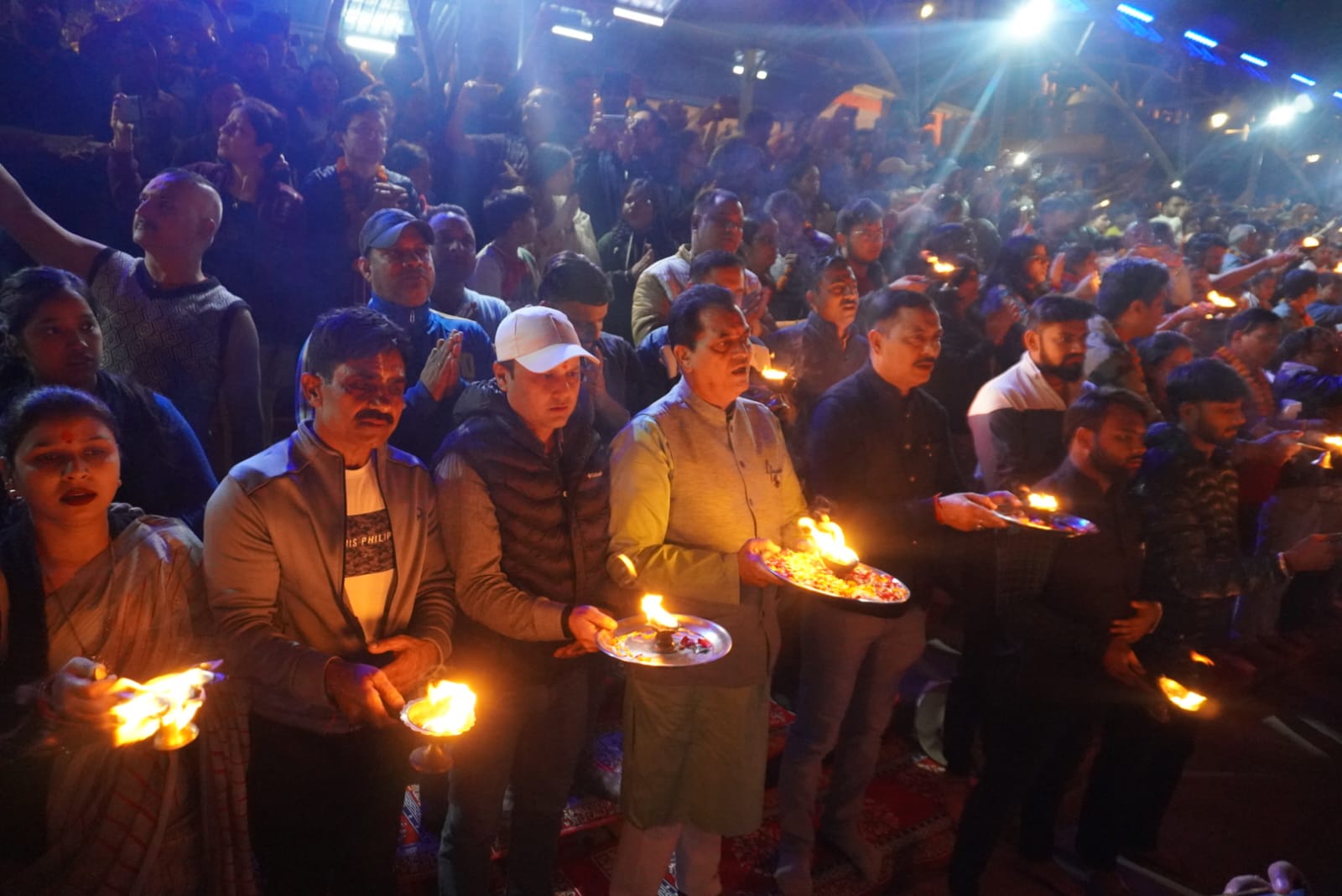 सिलक्यारा सुरंग में फंसे 41श्रमिकों के सकुशल बाहर निकलने के लिए डॉ प्रेमचंद अग्रवाल ने माँ गंगा की आरती कर प्रार्थना की