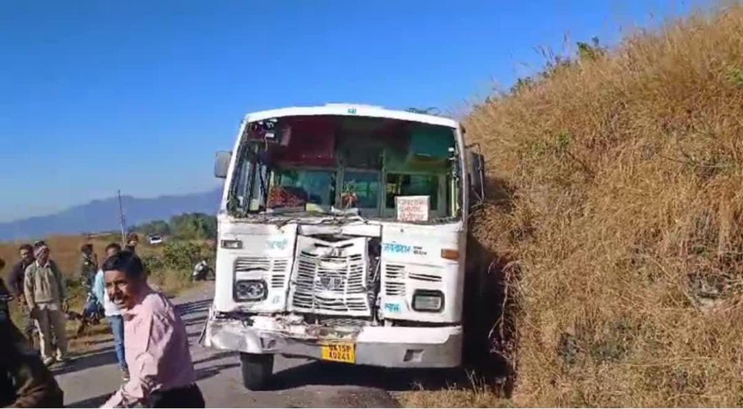 कोटद्वार में दो बसों की आमने-सामने भिड़ंत, 22 लोग बाल-बाल बचे