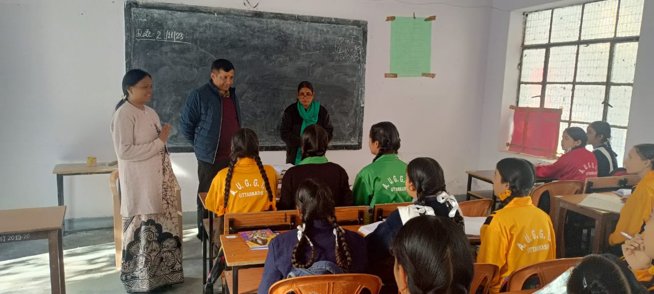 महानिदेशक विद्यालीय शिक्षा ने किया राजकीय इण्टर कालेज उत्तरकाशी का निरीक्षण
