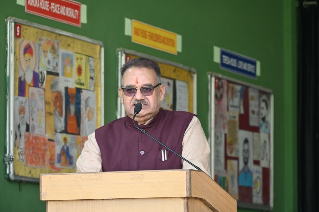 दून इंटरनेशनल स्कूल द्वारा आयोजित कैरियर टाउन इंटर-स्कूल प्रतियोगिता को सम्बोधित करते मंत्री गणेश जोशी
