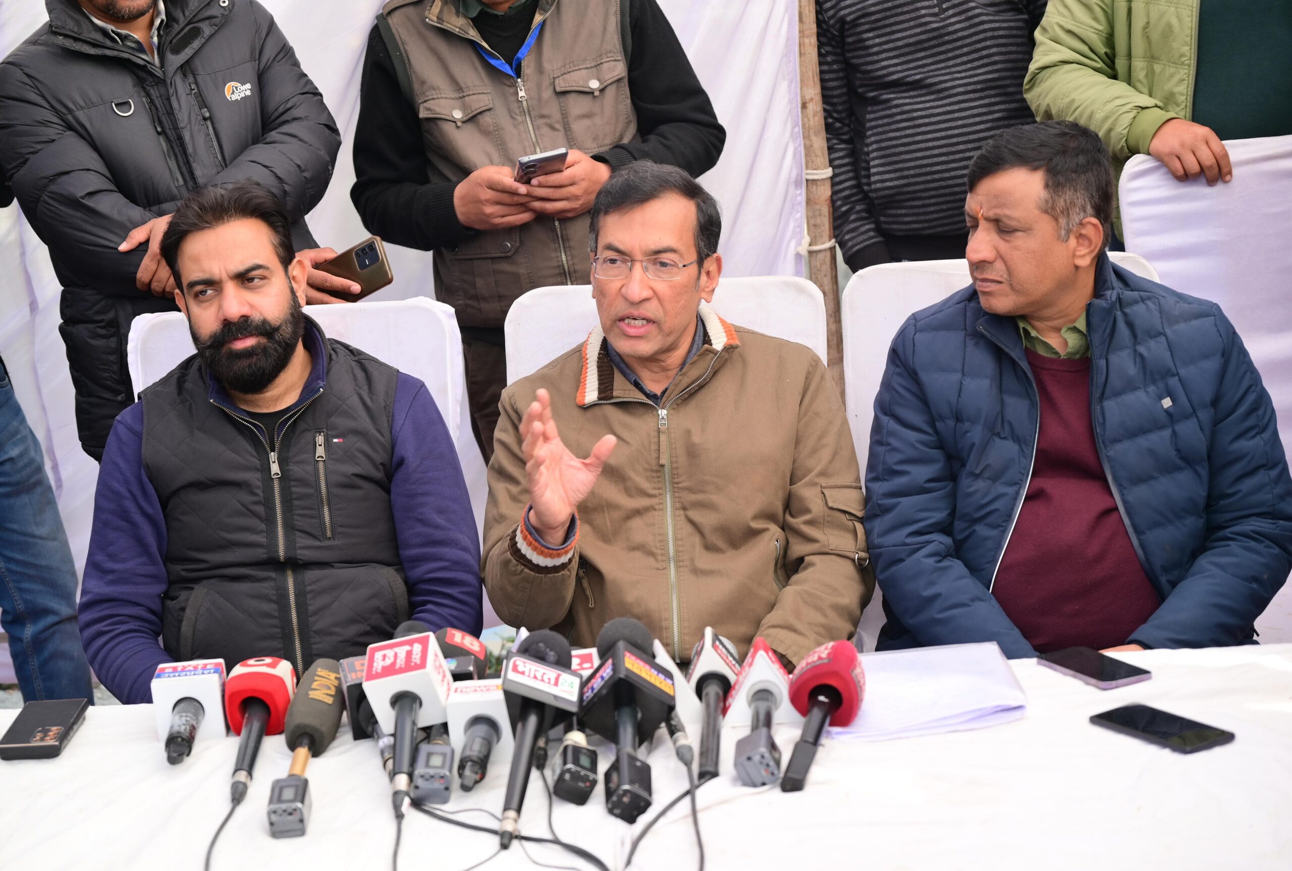 सिलक्यारा टनल रेस्क्यू ऑपरेशन के संबंध में रविवार को अस्थाई मीडिया सेंटर, सिलक्यारा में प्रेस ब्रीफिंग की गई