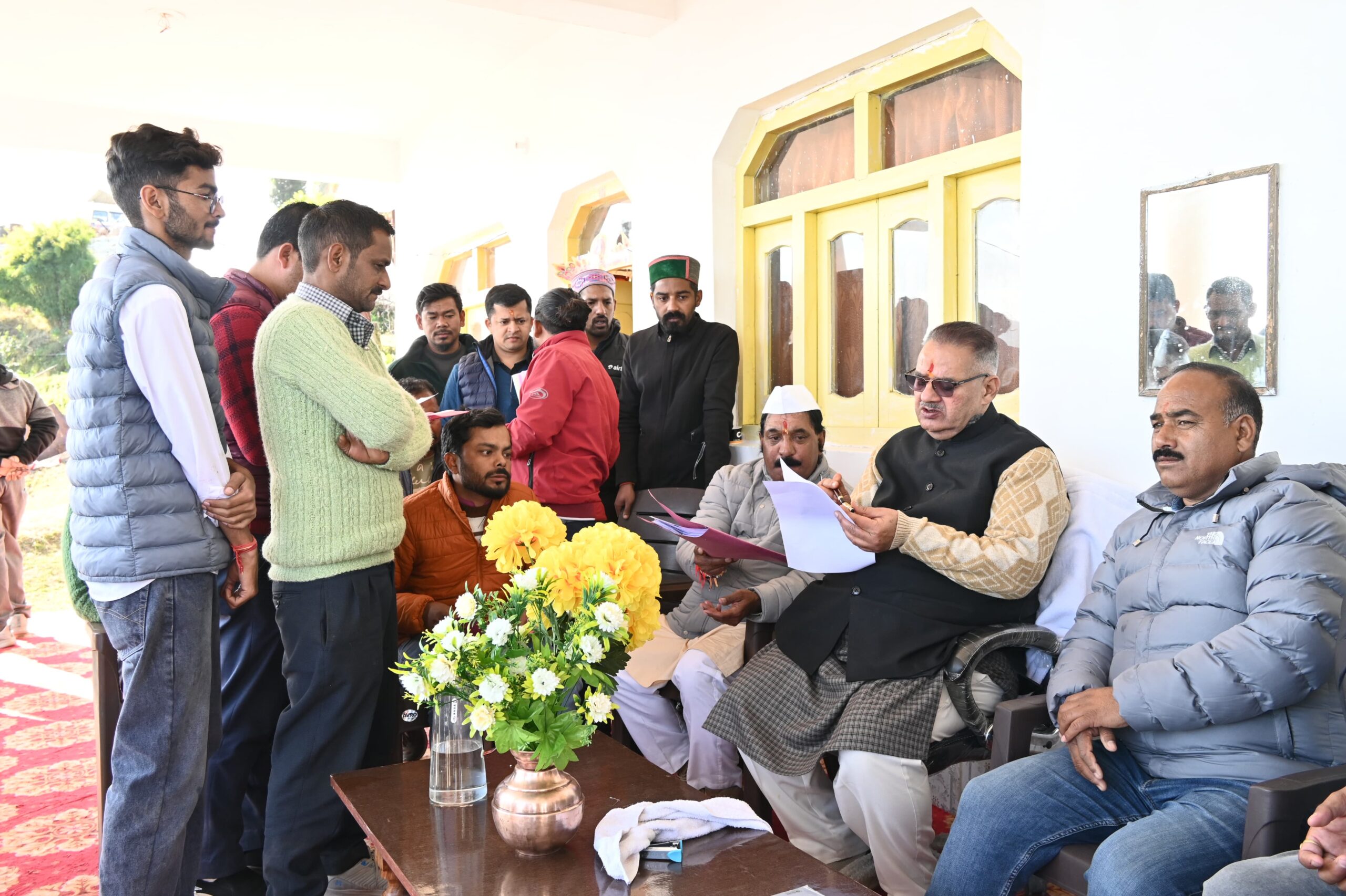 डीडीहाट पहुंचे मंत्री गणेश जोशी ने कुलदेवी की पूजा कर प्रदेशवासियों की सुख समृद्धि की कामना की