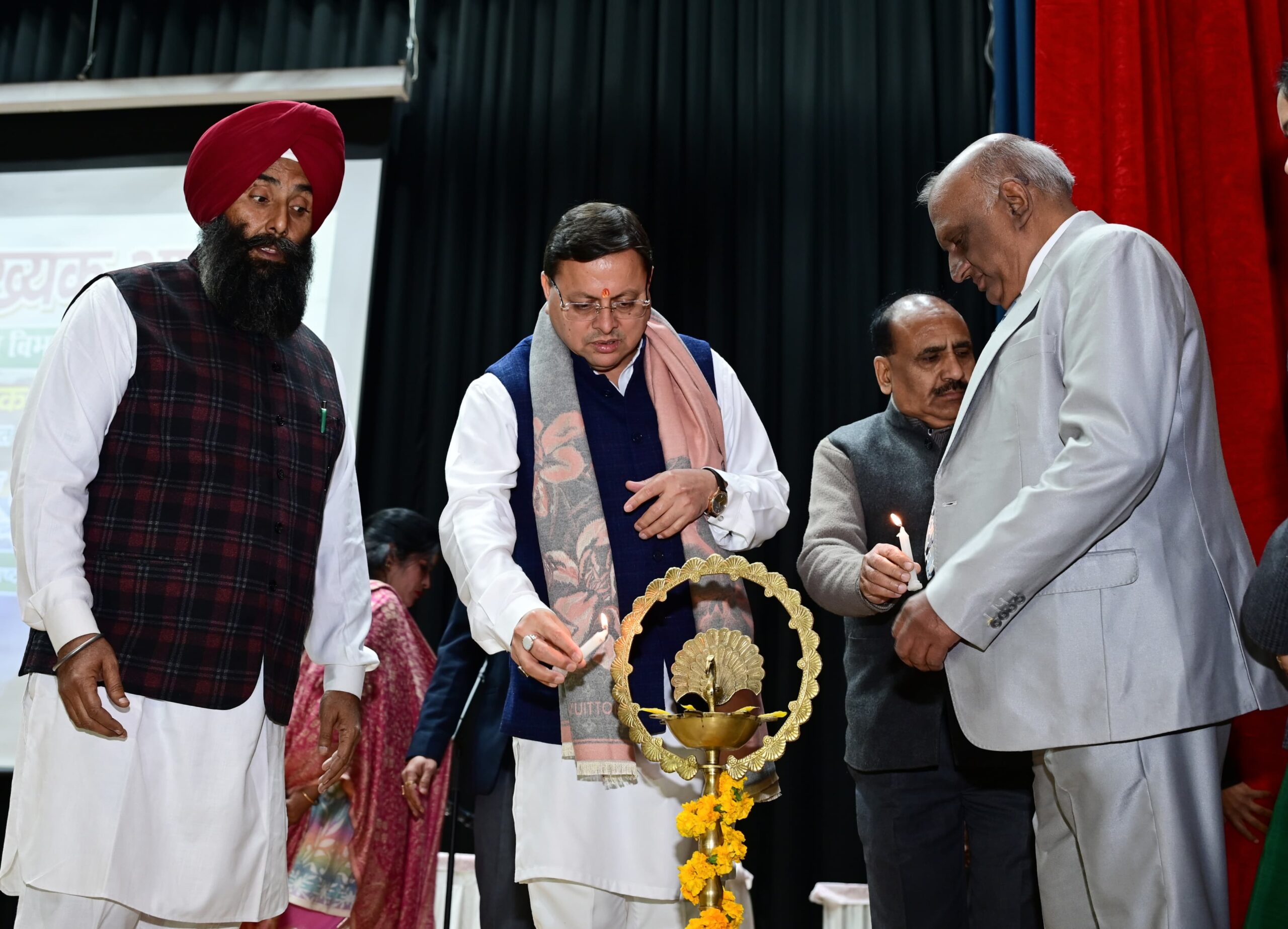 विश्व अल्पसंख्यक अधिकार दिवस के अवसर पर मुख्यमंत्री धामी ने कार्यक्रम में किया प्रतिभाग