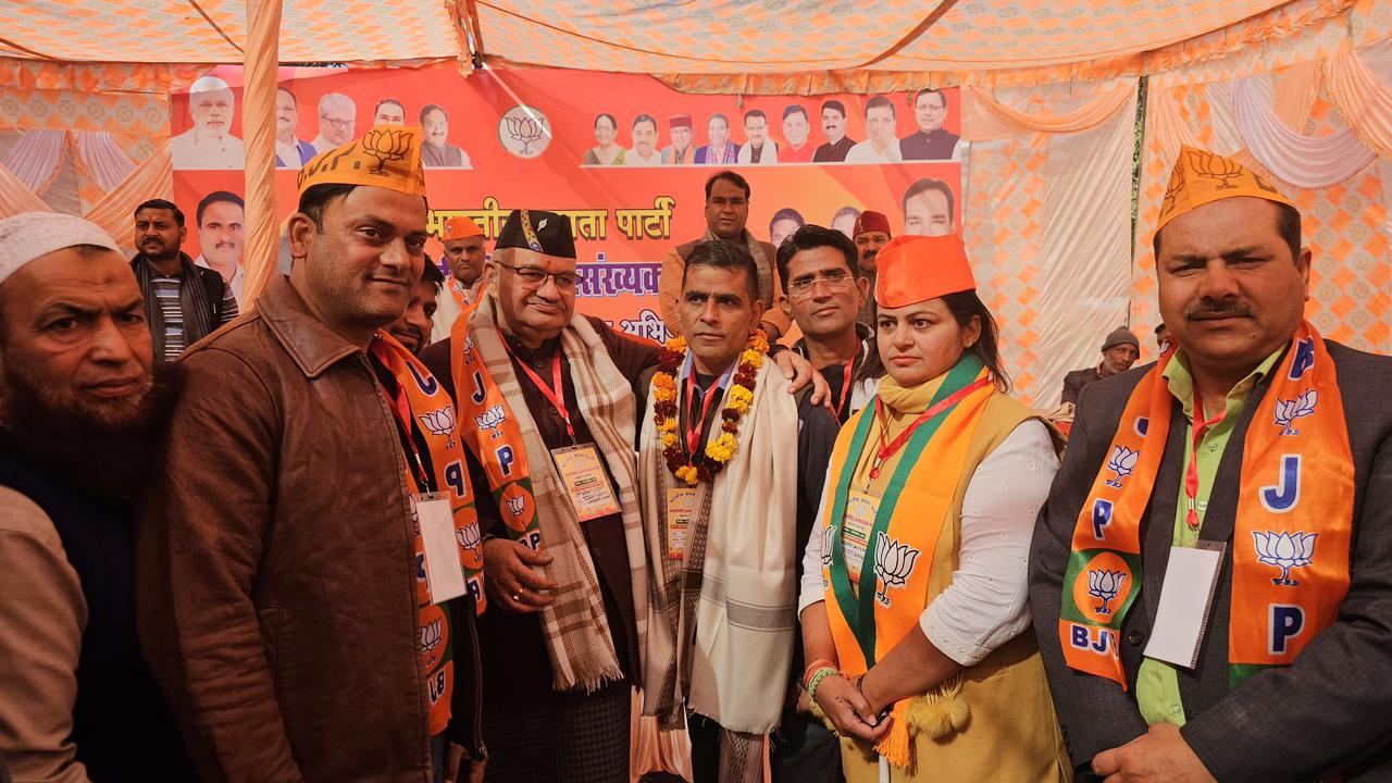 भाजपा महानगर अल्पसंख्यक मोर्चा की कार्यसमिति में बैठक को सम्बोधित करते कैबिनेट मंत्री गणेश जोशी