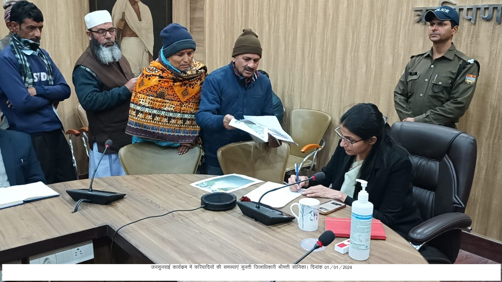 DM ने सुनी फरियादियों की फरियाद, जनसुनवाई में प्राप्त हुई 69 शिकायतें