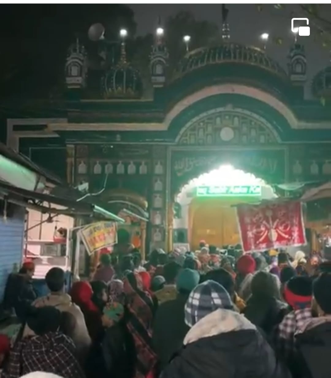 *आतिशबाजी के साथ मनाया गया दरगाह साबिर पाक में नया साल*