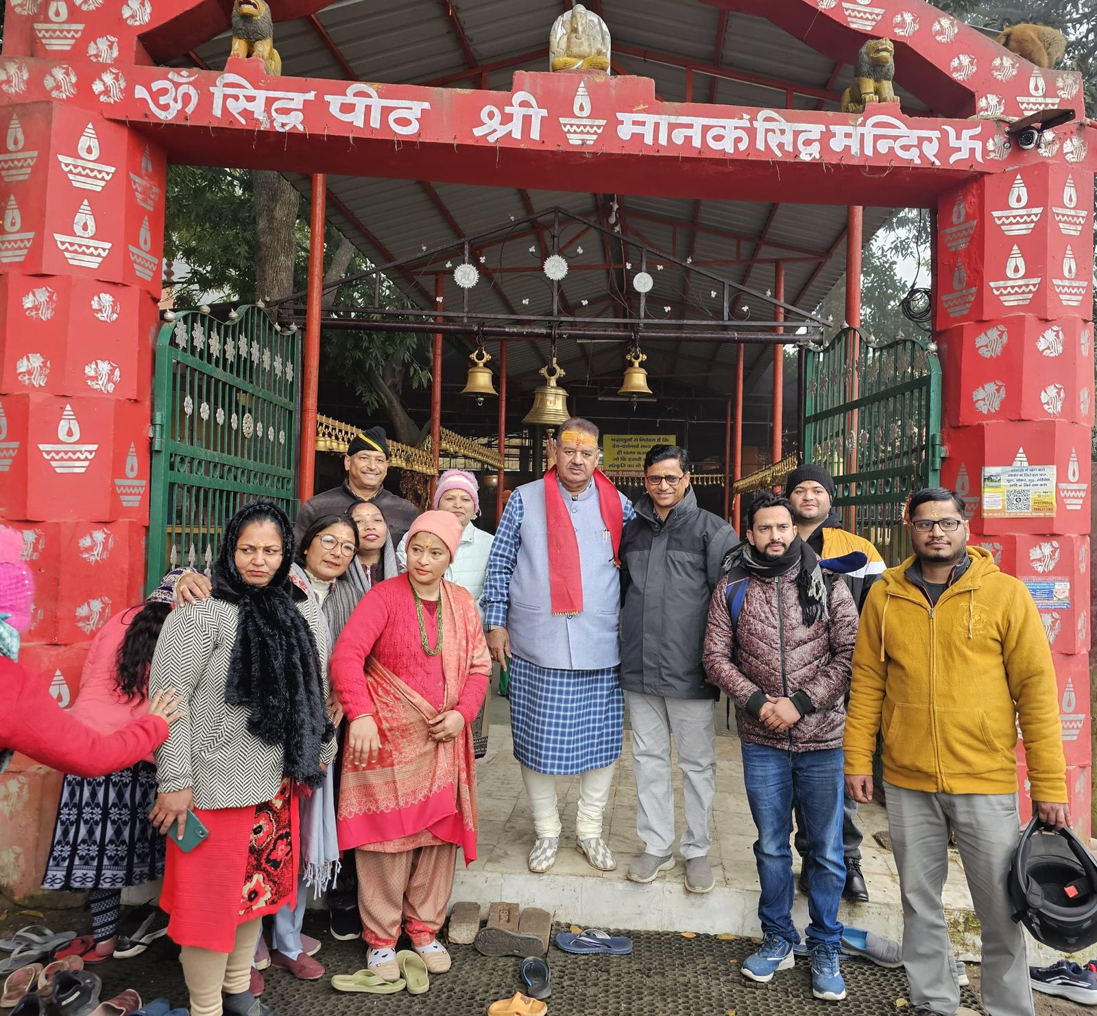 नववर्ष के प्रथम दिवस मंदिरों में भगवान का आर्शीवाद लेने पहुंचे कैबिनेट मंत्री गणेश जोशी