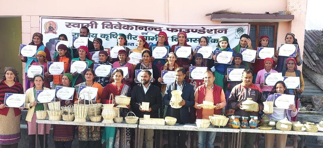 राष्ट्रीय ग्रामीण रोजगार मिशन के तहत बांस से बनी चीजों का प्रशिक्षण हुआ संपन्न