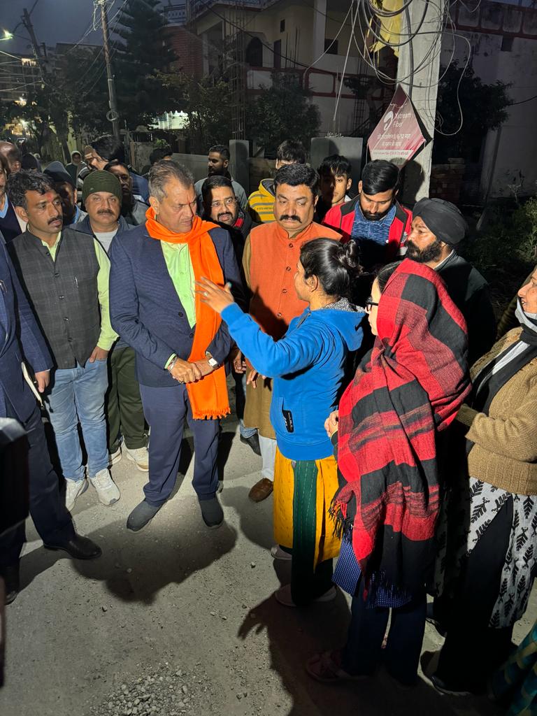मंत्री अग्रवाल ने किया सीवरेज, ड्रेनेज, सड़क निर्माण कार्य का निरीक्षण