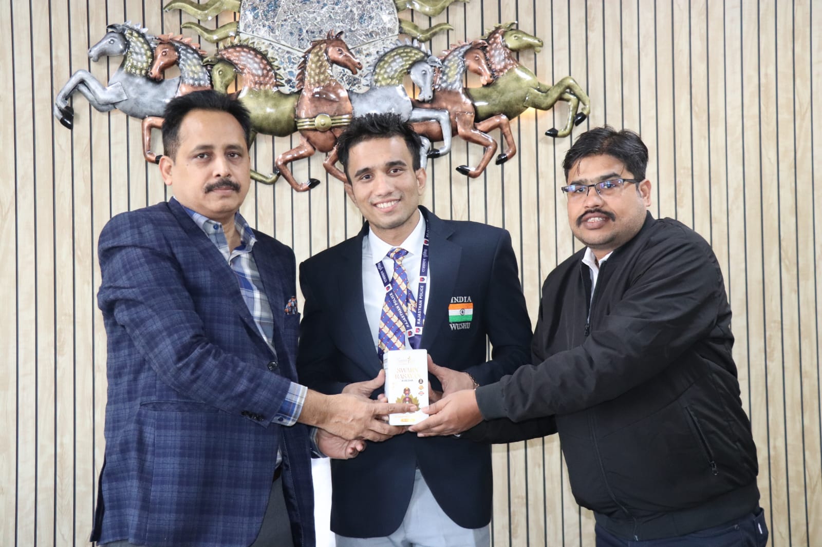 अंतर्राष्ट्रीय वुशु चैंपियन रोहित जांगिड़ हुए नारायण आयुर्वेद के स्वर्ण रसायन अवलेह के ब्रांड एंबेसडर