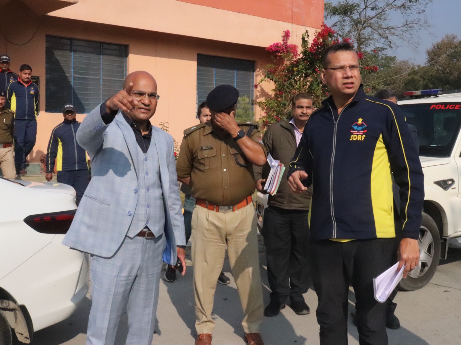 श्री रंजीत सिन्हा, सचिव आपदा, उत्तराखंड द्वारा SDRF वाहिनी, जॉलीग्रांट का निरीक्षण कर लिया निर्माण संबंधी व्यवस्थाओं का जायजा