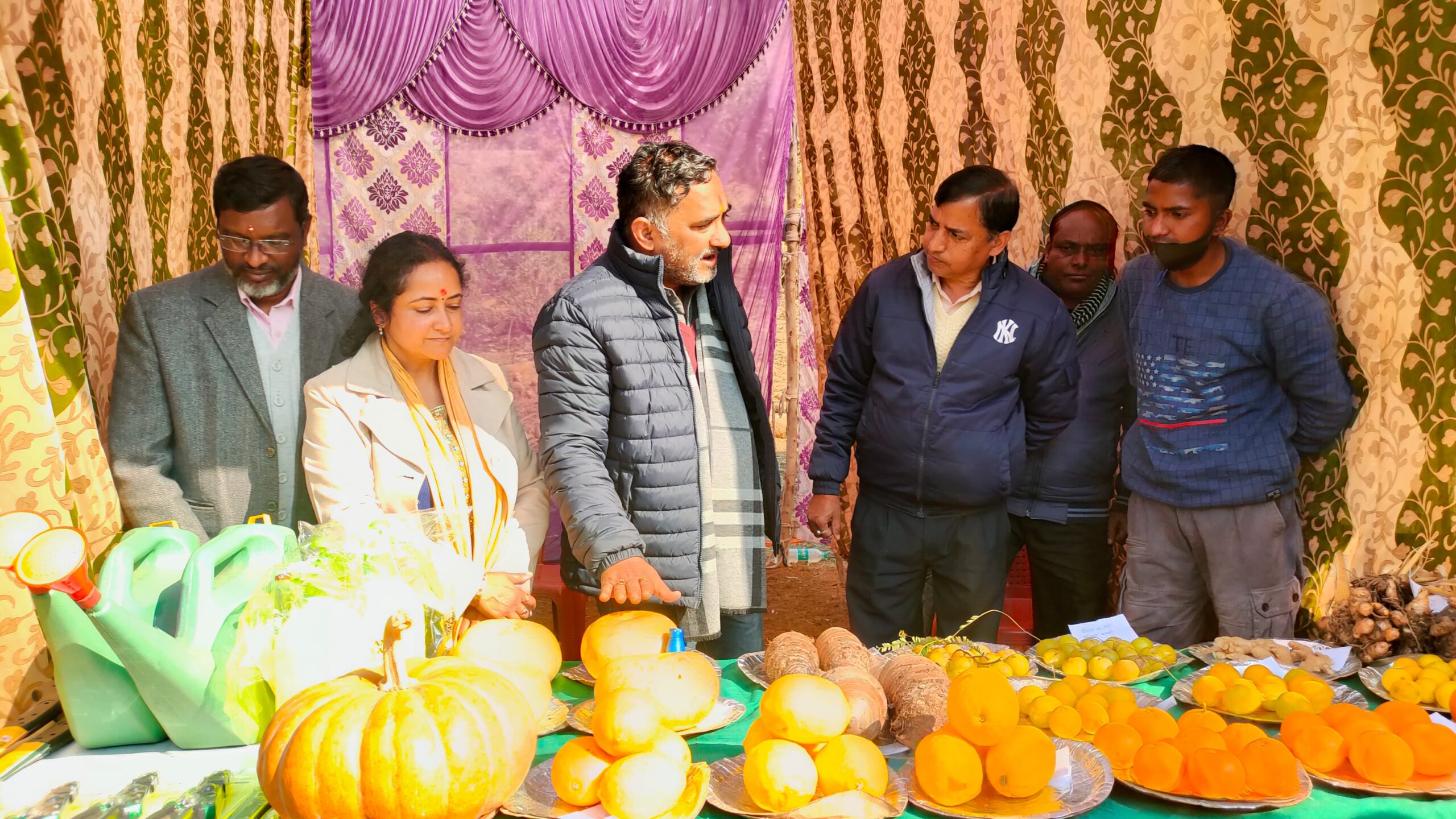वीर माधो सिंह भंडारी स्मृति संस्कृत मेले में राज्य सूचना आयुक्त योगेश भट्ट ने किया प्रतिभाग, विभिन्न विभागीय स्टालों का भी किया निरीक्षण
