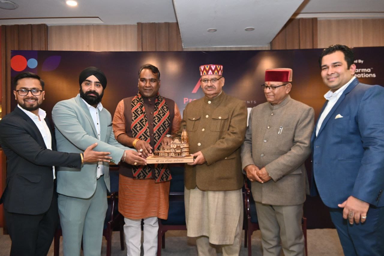 उत्तराखण्ड डेवलपर्स द्वारा आयोजित सोशल डेवेलॉपमेन्ट कॉन्क्लेव को संबोधित करते कैबिनेट मंत्री गणेश जोशी
