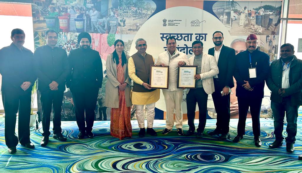 नगर निगम देहरादून और नगर पालिका परिषद मुनिकीरेती-ढालवाला को प्रथम स्थान मिलने पर भारत सरकार ने राष्ट्रीय पुरस्कार से नवाजा
