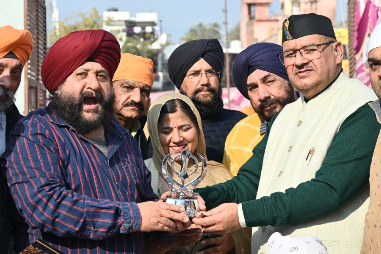 गुरू गोबिन्द सिंह के 357वां प्रकाश उत्सव के उपलक्ष में आयोजित कार्यक्रम में प्रतिभाग करते कैबिनेट मंत्री गणेश जोशी