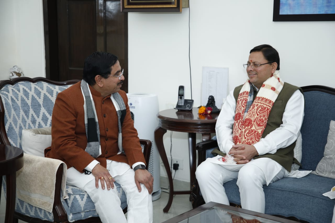 मुख्यमंत्री पुष्कर सिंह धामी ने केंद्रीय कोयला एवं खान मंत्री प्रल्हाद जोशी से भेंट की