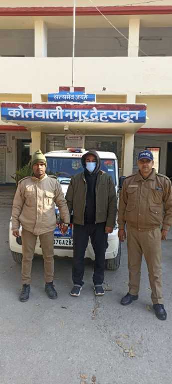 यमुनानगर हरियाणा से गिरफ्तार सांगली रिलायंस शोरूम डकैती प्रकरण के मुख्य अभियुक्त अनिल सोनी उर्फ डीएसपी को दून पुलिस द्वारा माननीय न्यायालय के समक्ष पेश कर भेजा जेल