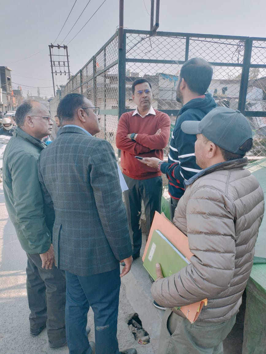 सचिव, लोनिवि डॉ0 पंकज कुमार पाण्डेय ने दोनों ऐलीवेटेड रोड परियोजना के प्रारंम्भ बिन्दु, अंतिम बिन्दु , किया निरीक्षण, तकनीकी बिन्दुओं पर भी चर्चा