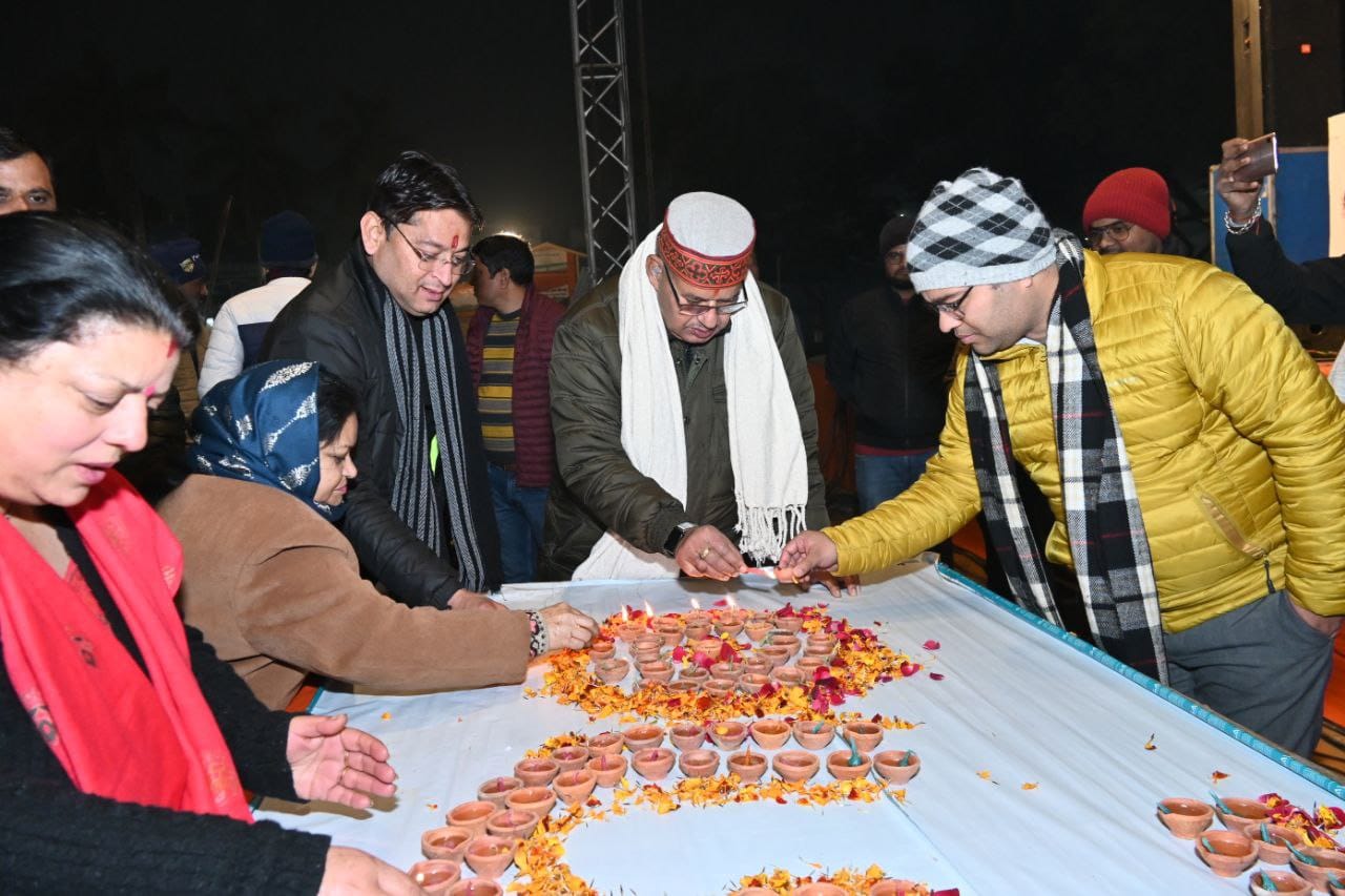 रुद्रपुर गांधी मैदान में आयोजित राष्ट्रीय सरस मेला 2024 में प्रतिभाग करते जनपद प्रभारी मंत्री गणेश जोशी