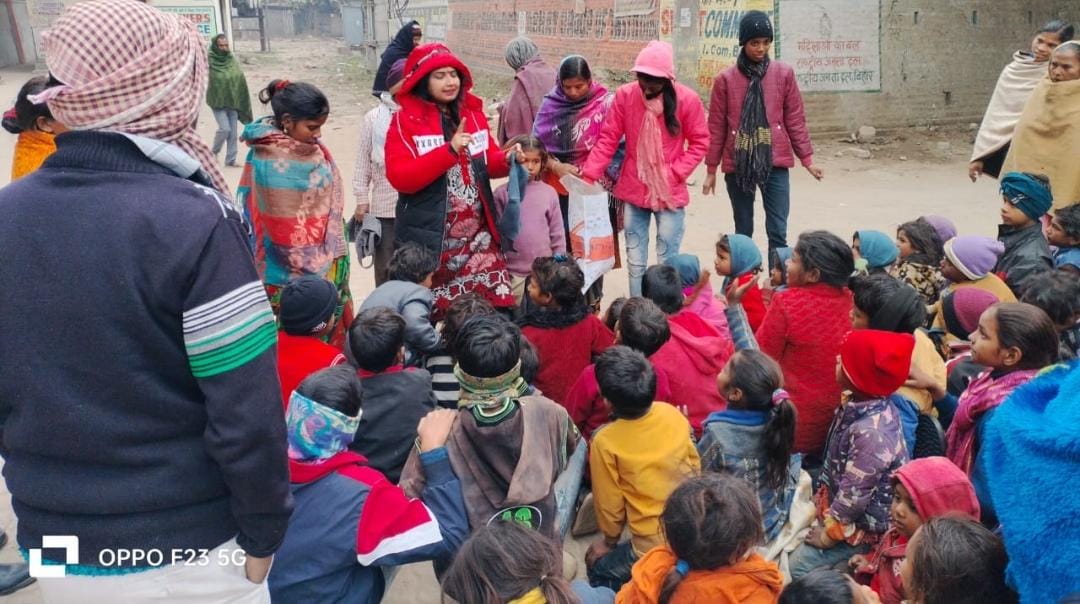 दीदीजी फाउंडेशन ने 50 बच्चों के बीच गर्म टोपी, दस्ताना और स्कार्फ का वितरण किया