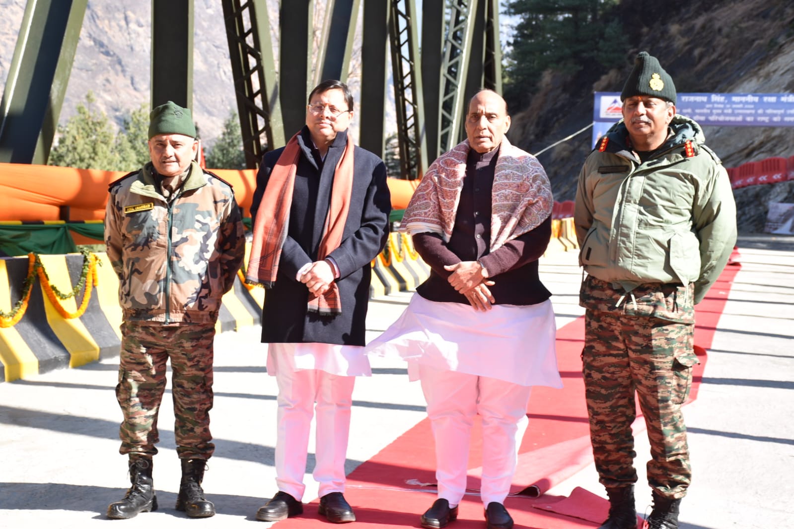 रक्षा मंत्री ने 670 करोड़ रुपये की लागत से सात राज्यों/केंद्र शासित प्रदेशों में बीआरओ द्वारा निर्मित 29 पुलों और छह सड़कों का उद्घाटन किया