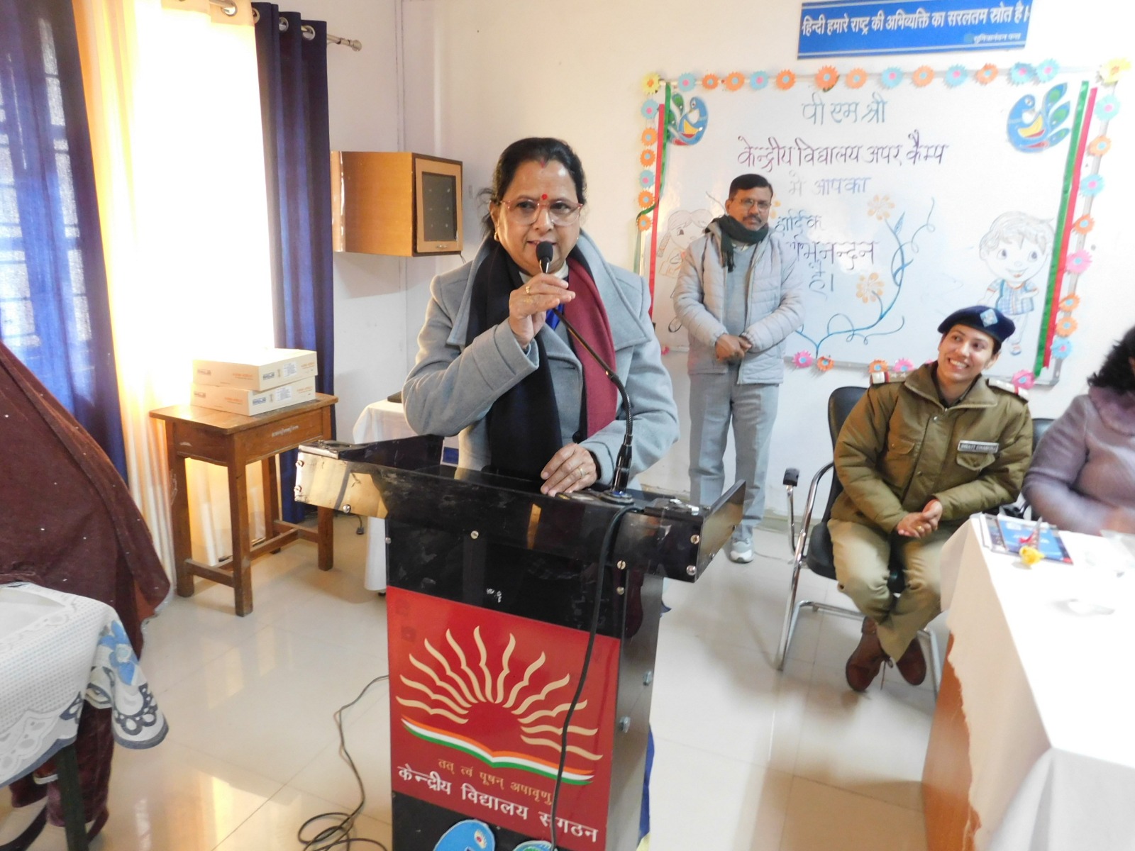 राज्य महिला आयोग ने केंद्रीय विद्यालय के छात्र छात्राओं को किया विभिन्न विषयों पर जागरूक