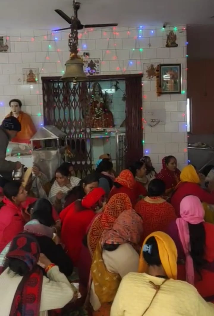मां चंद्रबदनी मंदिर कारगी चौक में मंदिर समिति ने भजन- कीर्तन एवं सुंदर कांड पाठ किया