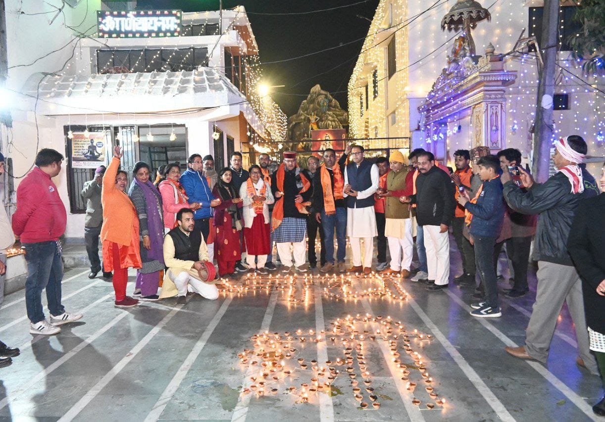 कैबिनेट मंत्री गणेश जोशी ने शासकीय आवास पर दीप जलाकर दीपोत्सव मनाया