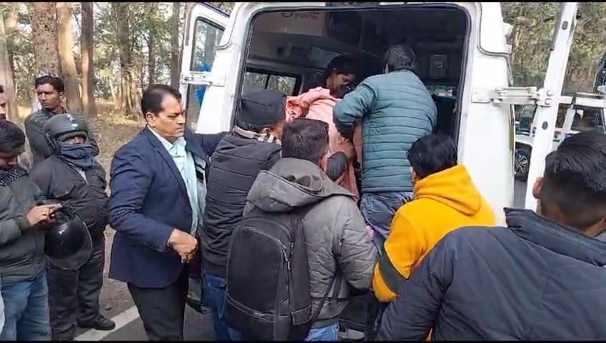 एक सड़क दुर्घटना होने पर मंत्री डॉ प्रेमचंद अग्रवाल ने रोका अपना काफिला, घायलों को एंबुलेंस से भेजा अस्पताल, उचित उपचार दिए जाने के निर्देश