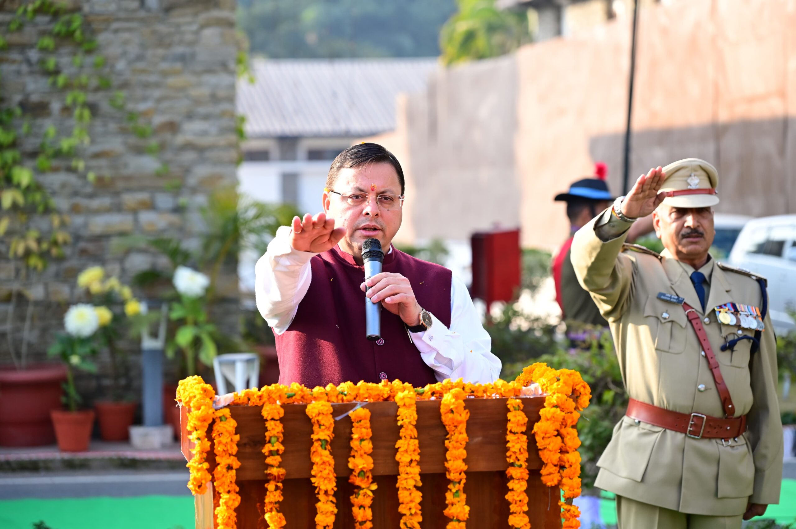 CM धामी ने गणतंत्र दिवस पर मुख्यमंत्री आवास में फहराया राष्ट्रीय ध्वज