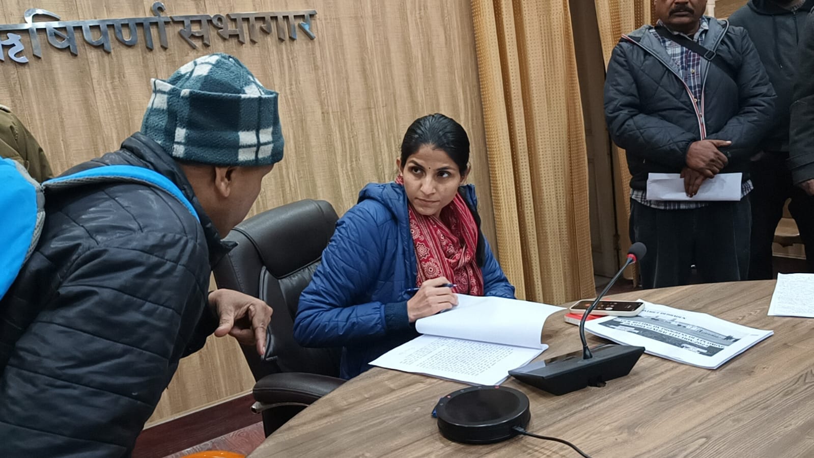 अतिक्रमित किये जाने की शिकायत पर नगर निगम के अधिकारियों को कार्यवाही के निर्देश
