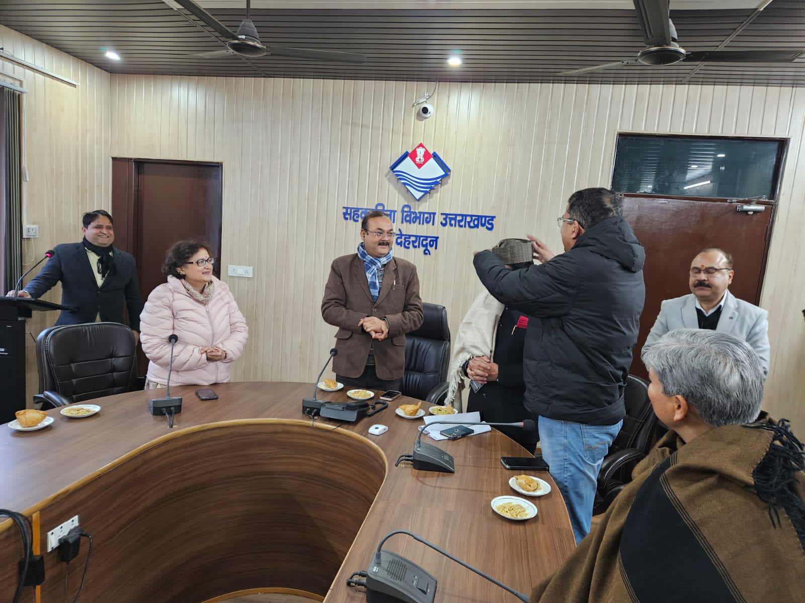उप रजिस्टार मान सिंह सैनी 32 सालों की सेवा के उपरांत सेवानिवृत्त, रजिस्टार मुख्यालय में दी गई विदाई